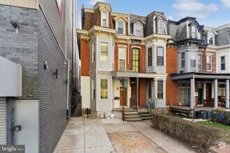 Building Photo - 4220 Chestnut St