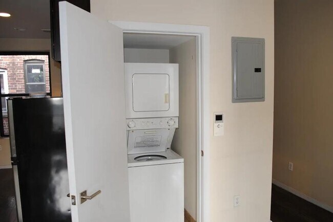 Foto del edificio - 1 bedroom in BROOKLYN NY 11225