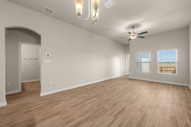 Foto del edificio - GORGEOUS 3 BEDROOM DUPLEX LOCATED IN CONVERSE, TX!