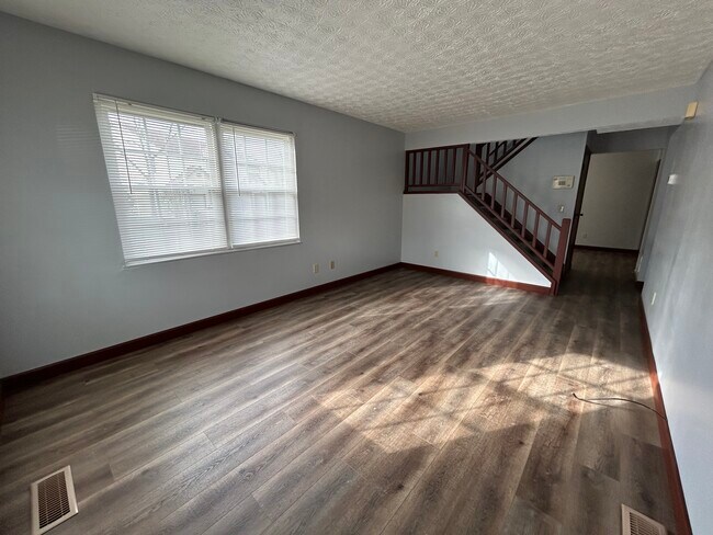 Foto del edificio - 4801 Lady Jane Ave