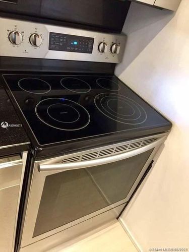 Building Photo - 8400 Byron Ave