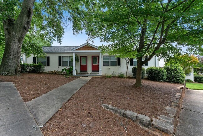 Foto del edificio - 1545 Stone Gate Ln SE
