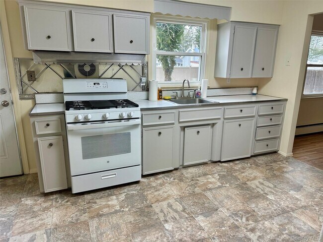 Building Photo - 74 Clifton Pl