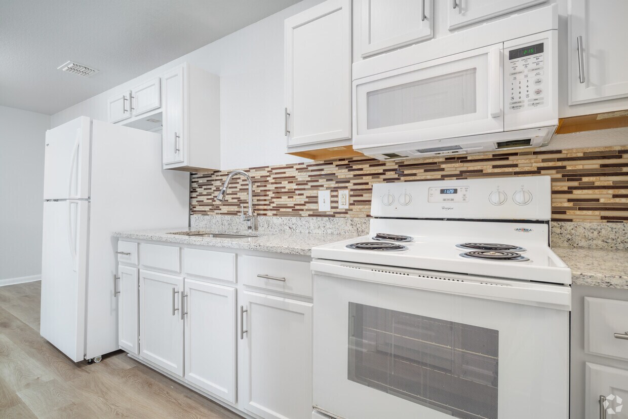 Swaying Oaks Apartments in San Antonio, TX