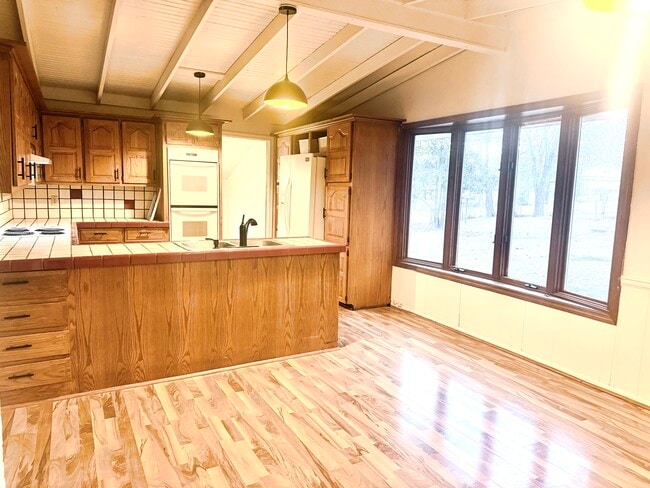 Building Photo - 1301 Chateau Dr