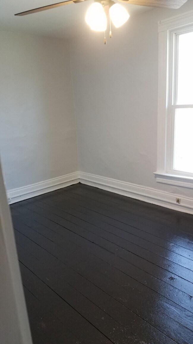 Building Photo - 416 E Lima St