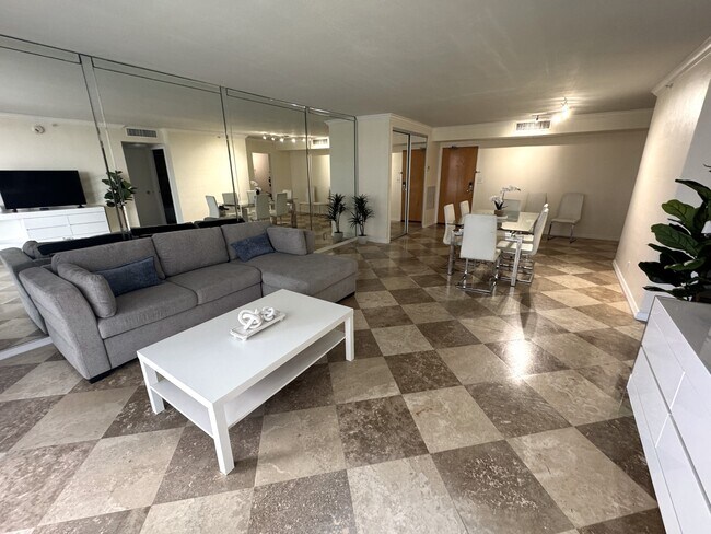 Foto del edificio - 9195 Collins Ave