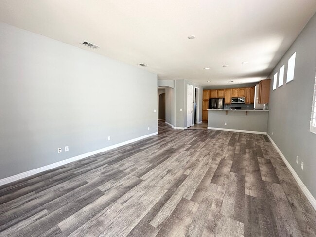 Building Photo - AVAILABLE NOW!! 2 Bedroom 2 Bathroom Home ...