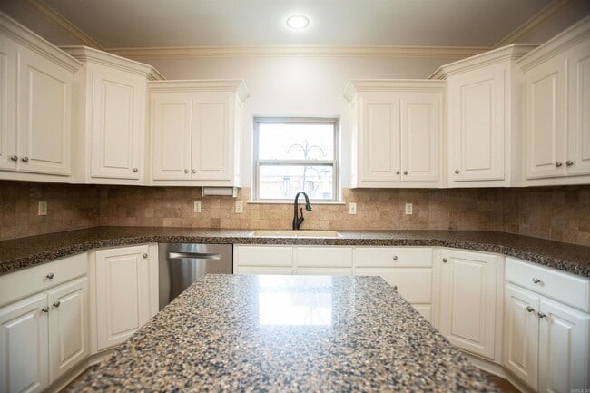 Building Photo - 2601 Sweetgrass-