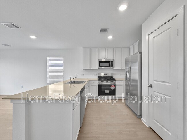 Building Photo - 112 Nicholas Rd