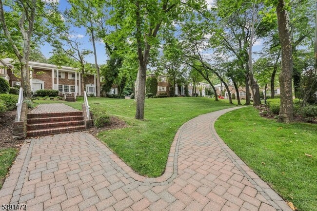 Building Photo - 12 S Mountain Ave