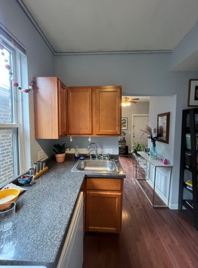 Building Photo - Wicker Park 1bd/1bth W/ Deck Avail 7/1