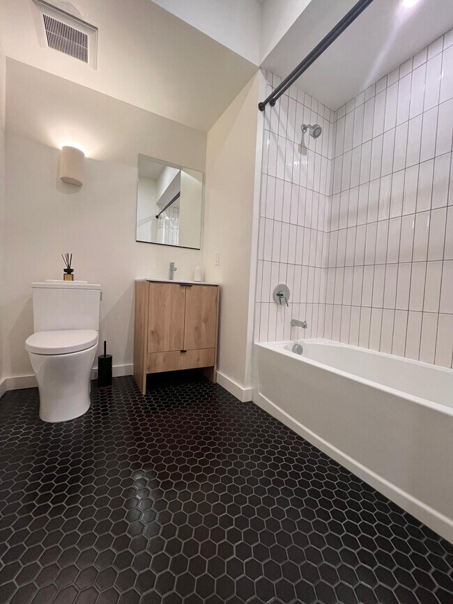 Foto del edificio - 329 Pacific Ave