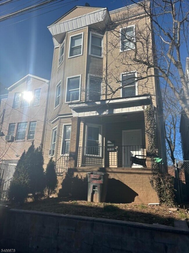 Building Photo - 309 S 11th St