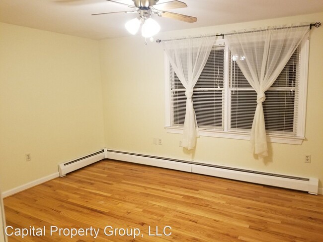 Building Photo - 2 br, 1.5 bath House - 33 Russell St #24