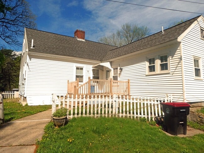 Building Photo - 396 Pearl St