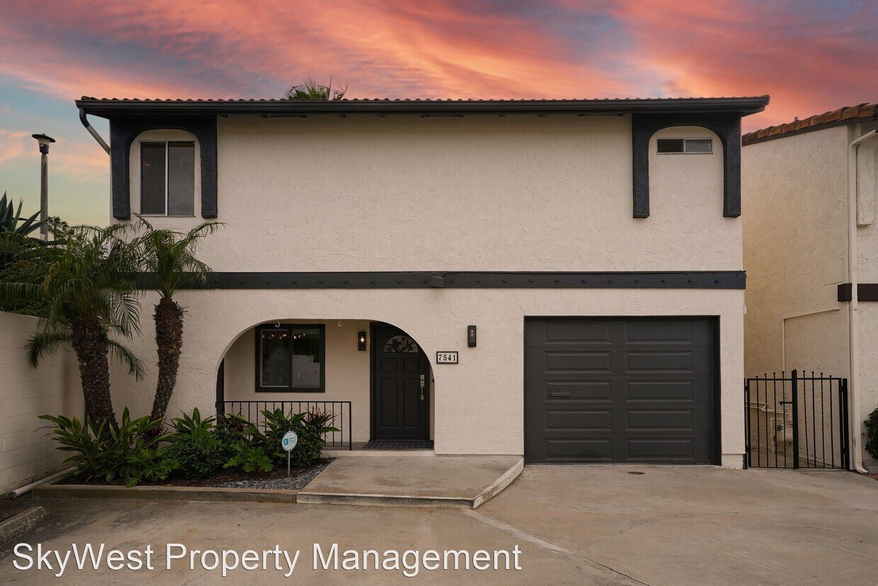 Primary Photo - 2 br, 2.5 bath House - 7541 Jerez Ct