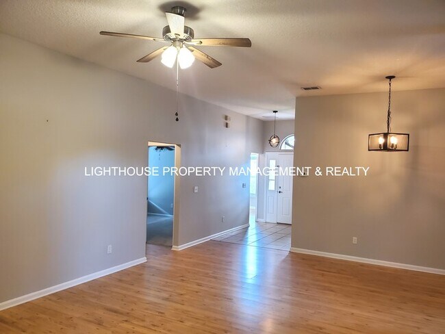 Building Photo - Beautiful and Spacious 5 Bed/2 Bath Home i...