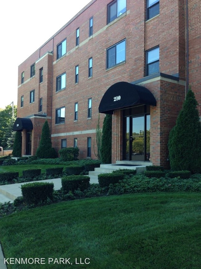 119 S Kenmore Ave, Elmhurst, IL 60126 Room for Rent in Elmhurst, IL