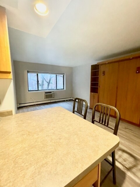 Foto del edificio - 3620 N Pine Grove Ave