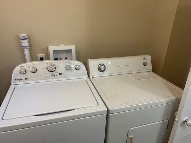 Building Photo - 113 Ballston Ave