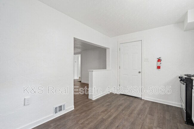 Building Photo - 922 Hill Ave