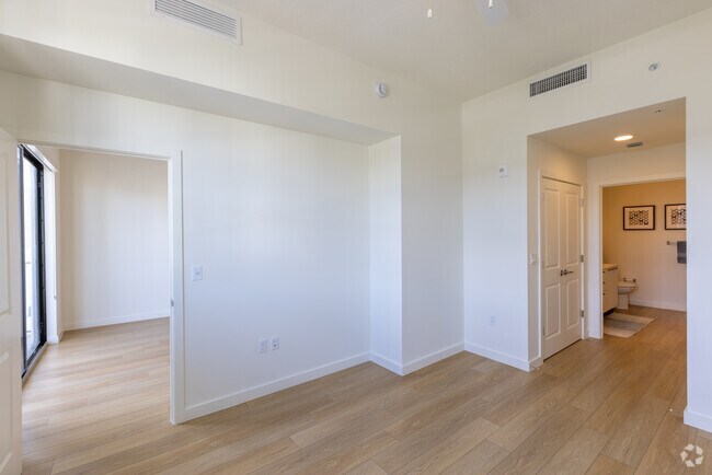 2BR, 2BA - 1044SF - Bedroom - South Pointe Apartments
