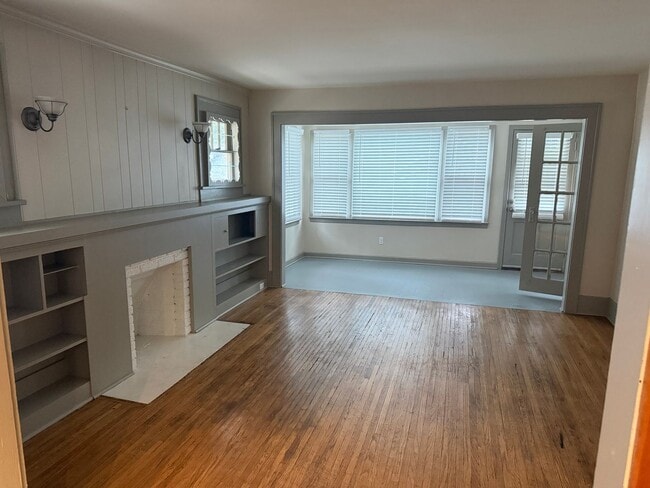 Interior Photo - Manor Homes