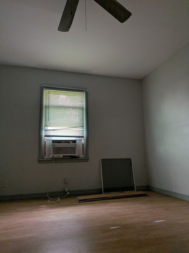 Foto del edificio - 218 Cornelius Ave