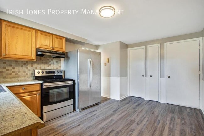 Building Photo - 5700 Glendale Dr