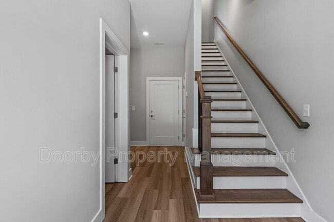 Building Photo - 769 Burnside Pl