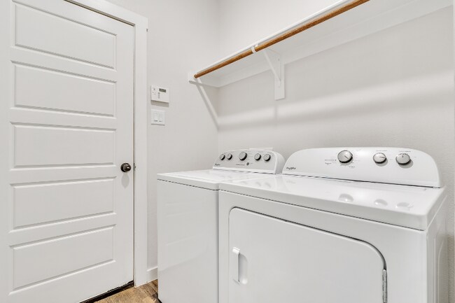 Building Photo - 404 Onyx Dr