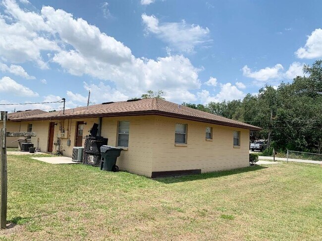 Foto del edificio - 6041 Crafton Dr