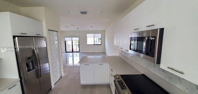 Foto del edificio - 4684 NW 84th Ave