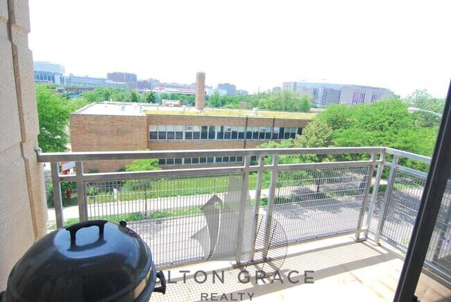 Foto del edificio - 100 N Hermitage Ave