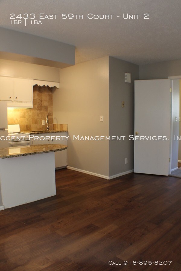 Building Photo - Studio Apartment!!!
