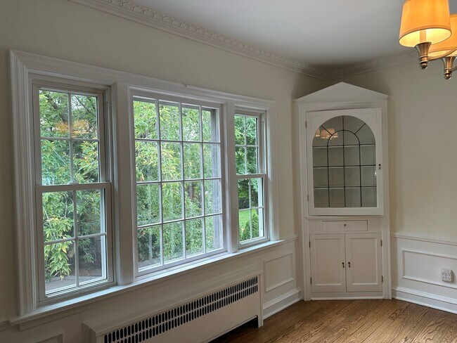 Foto del edificio - 2227 E Woodstock Pl