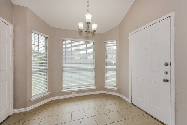 Foto del edificio - 2613 Clovermeadow Dr