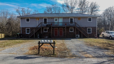 Building Photo - 120 Lake Dr