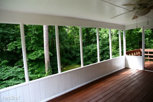 Building Photo - 4622 Montauk Rd SW