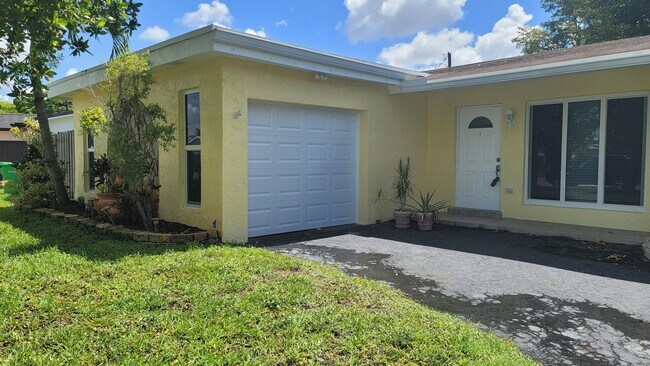 Foto del edificio - 2590 NW 98th Ave