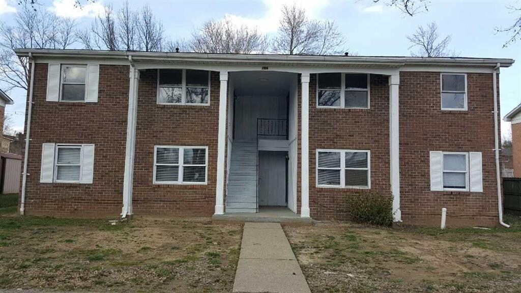Building Photo - 706 Village Ln