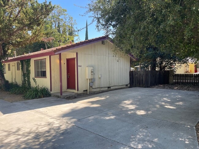 Building Photo - 8865 Amapoa Ave