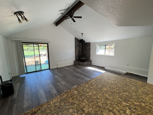 Building Photo - 12410 Peach Ln