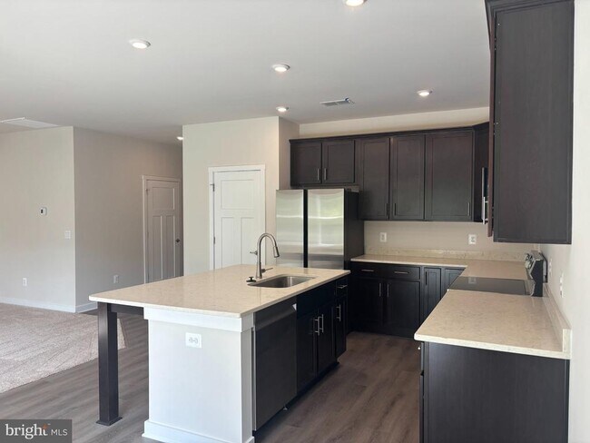 Building Photo - 372 Baker Dr