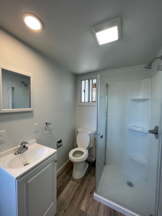 Foto del edificio - Just Reduced RENT Charming studio located ...