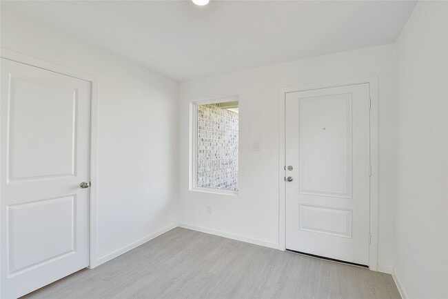 Building Photo - 16818 Great Highlands Dr