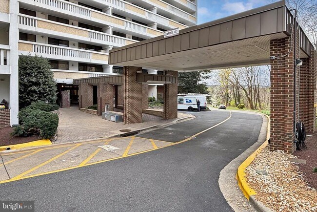Building Photo - 6101 Edsall Rd