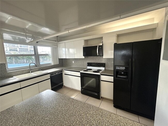 Building Photo - 1825 S Ocean Dr