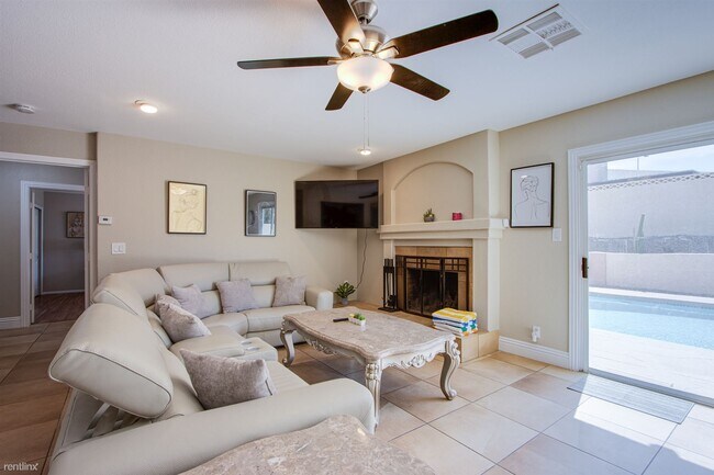 Foto del edificio - 4 br, 2 bath House - 1012 Eugene Cernan St...